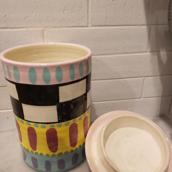 Art Pottery Large Canister With Whimsical Cat Lid signed on base - Picture 9 of 15